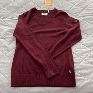 FJALLRAVEN wool v neck sweater